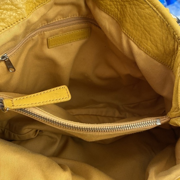 Banana Republic 100% leather shoulder bag Mustard Yellow silver hardware Y2K - Picture 5 of 12